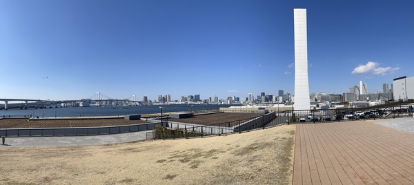 東京湾とレインボーブリッジ
